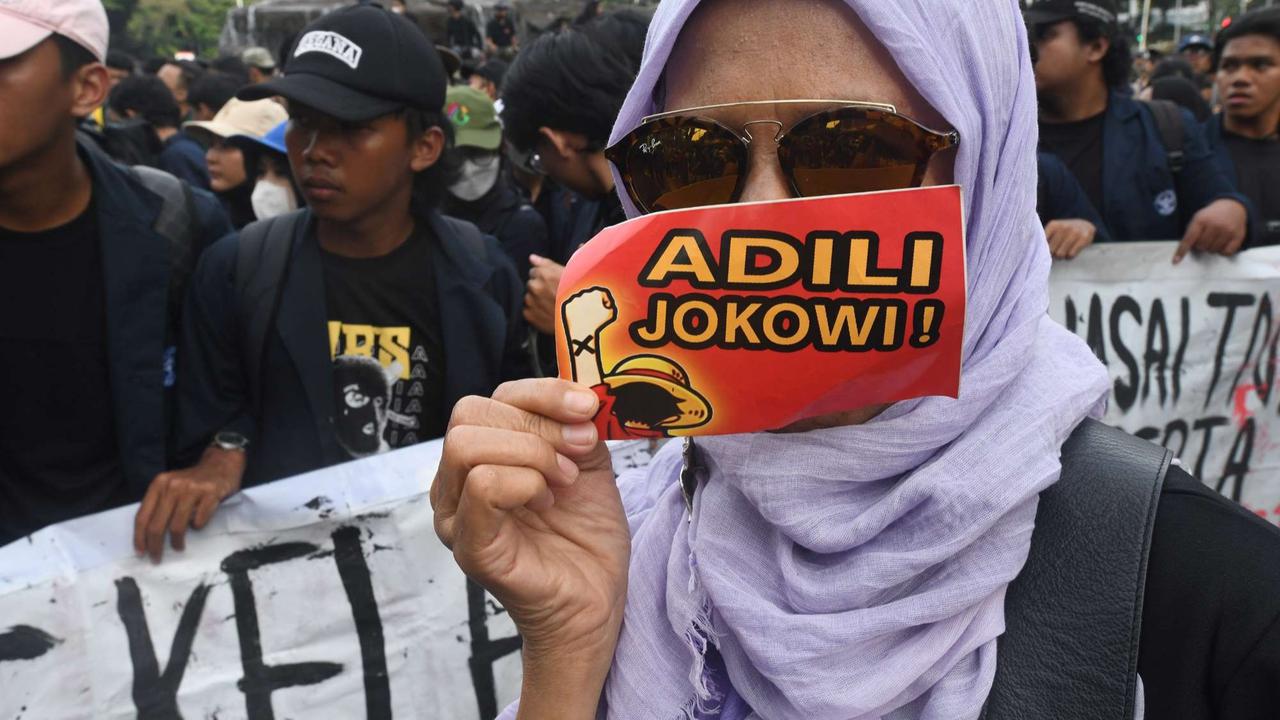 Mensesneg temui mahasiswa di aksi Indonesia Gelap