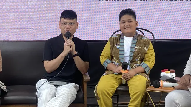 Meltho dan Krishna Sakti (kiri ke kanan) dalam konferensi pers Perilisan Karya Terbaru Krishna Sakti yang dihelat di Jakarta, Kamis (8/10/2026). (Liputan6.com/Nola Vemiliana)