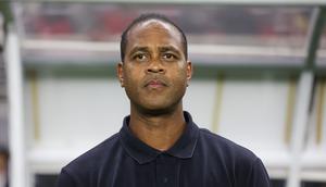 Pelatih kepala Timnas Indonesia, Patrick Kluivert saat laga FIFA Matchday melawan Chinese Taipei di Stadion Gelora Bung Tomo (GBT), Surabaya, Jumat (05/09/2025). (Bola.com/Abdul Aziz)