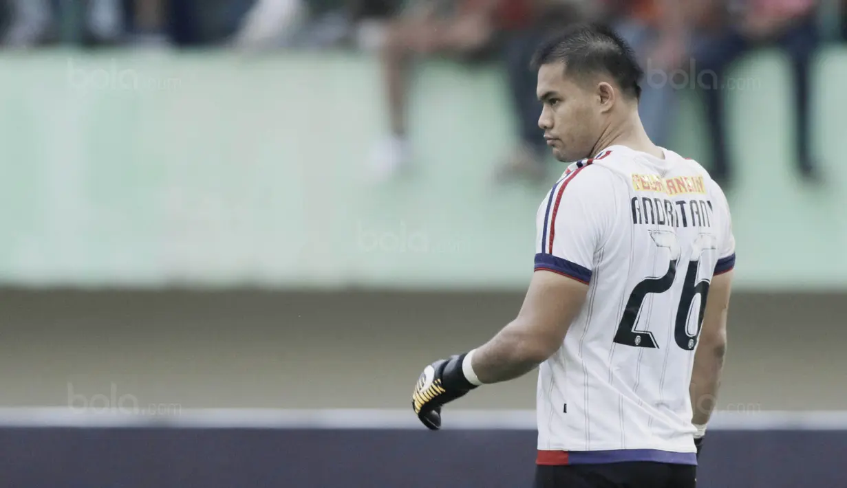 5.	Andritany Ardhiyasa (Kiper) – Pemain Timnas Indonesia ini sudah tak perlu diragukan lagi kemampuannya dalam menjaga gawang. Kecepatan dalam merespon bola dan meredam tendangan lawan bisa membuat Spasojevic dkk frustasi. (Bola.com/M Iqbal Ichsan)