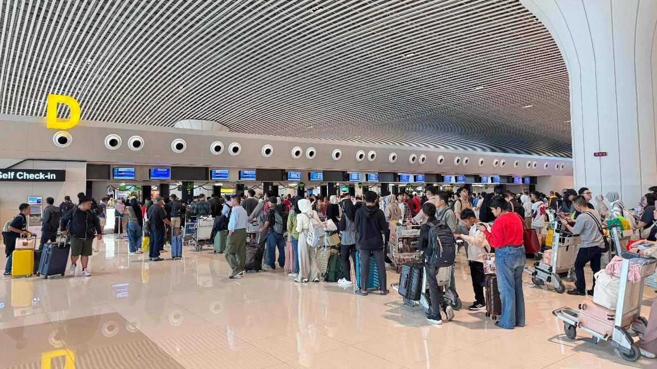 Arus Balik Lebaran 2026 Memuncak di Bandara Sultan Hasanuddin, Penumpang Tembus 525 Ribu