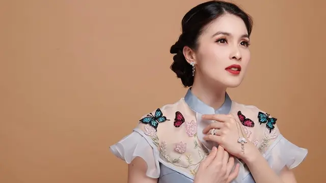 FOTO: Inspirasi Gaya Makeup Sandra Dewi, Selalu Memesona