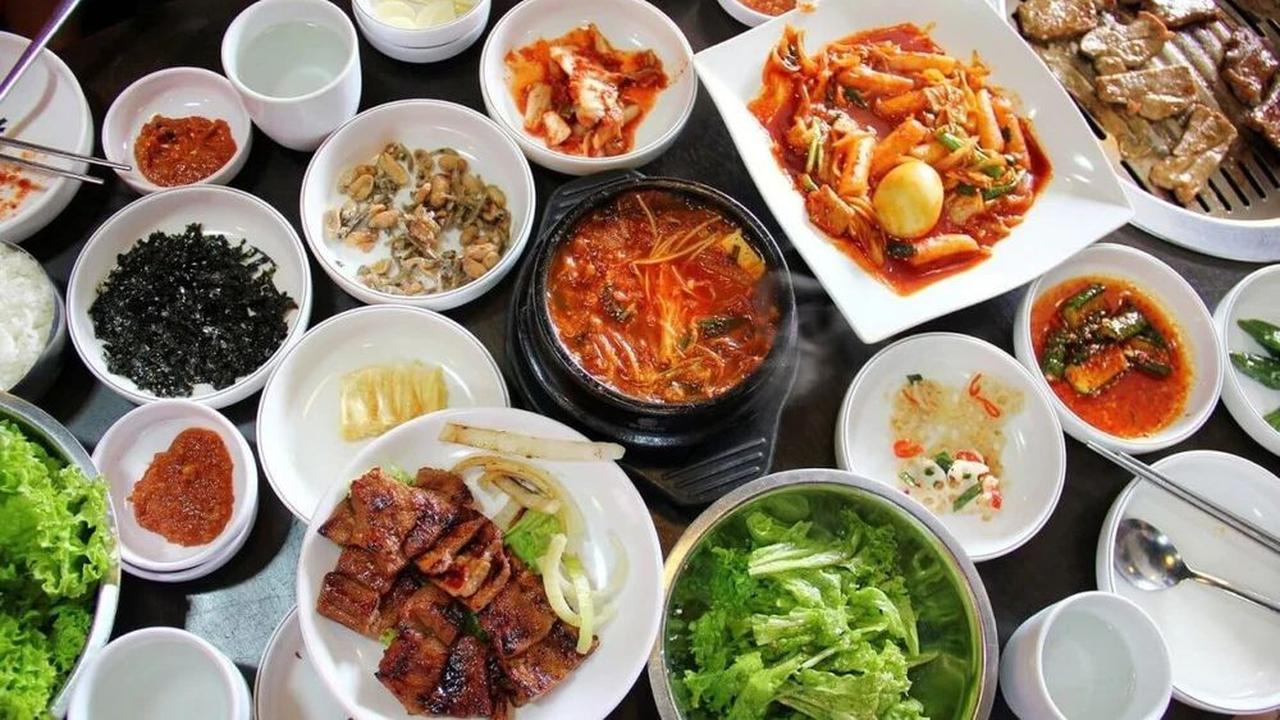 Makanan Korea yang kaya akan nutrisi menjadi kunci untuk kulit yang awet muda.