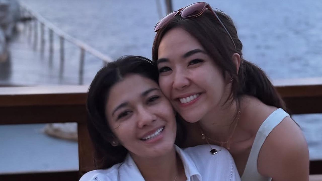 Potret Keseruan Gisel dan Naysilla Mirdad Liburan Bareng ke Raja Ampat Bareng Para Sahabat, dari Naik Gunung hingga Snorkeling