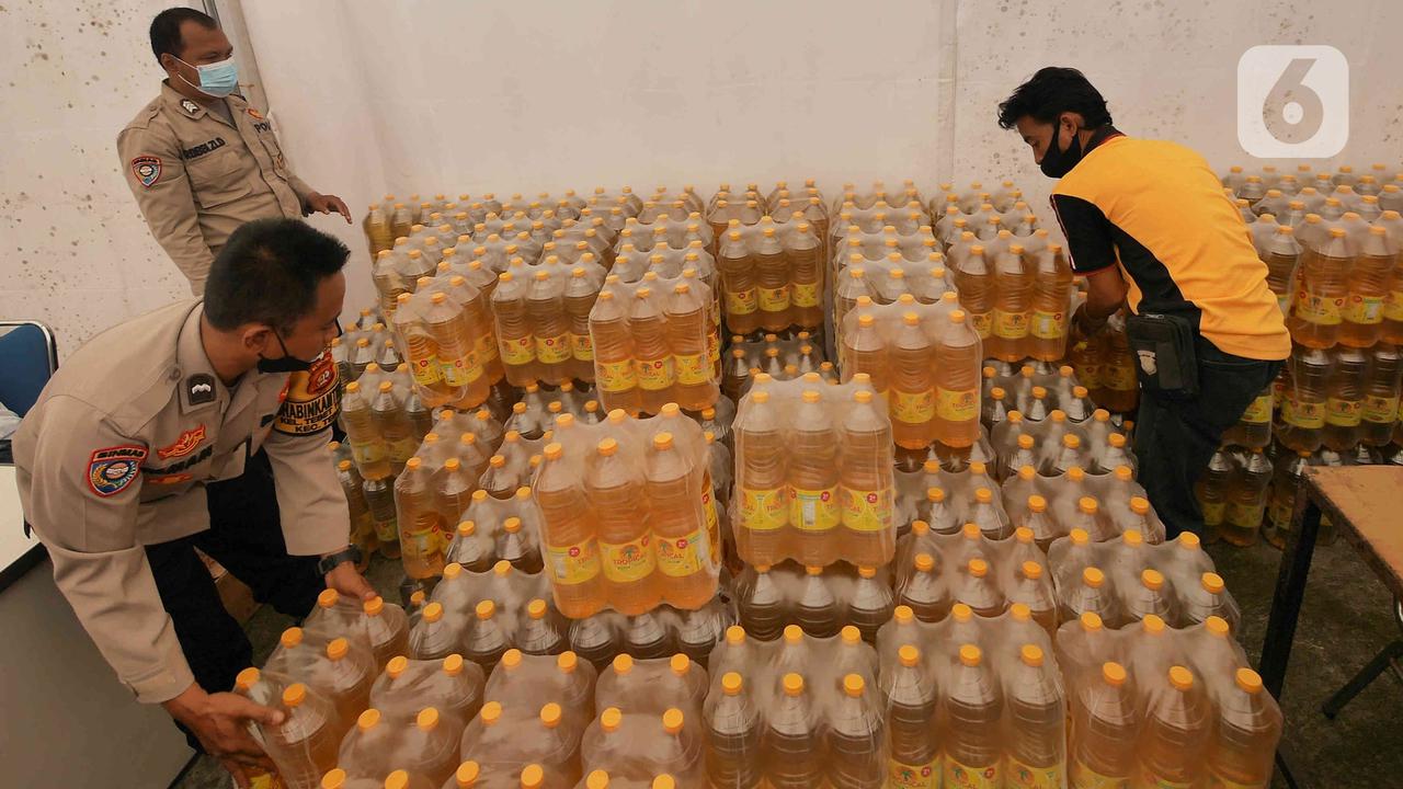 Operasi Pasar Minyak Goreng di Polres Jaksel