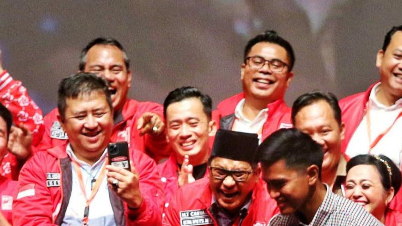 Tawa gembira para kader PSI pun terlihat pecah saat melihat momen unik tersebut.