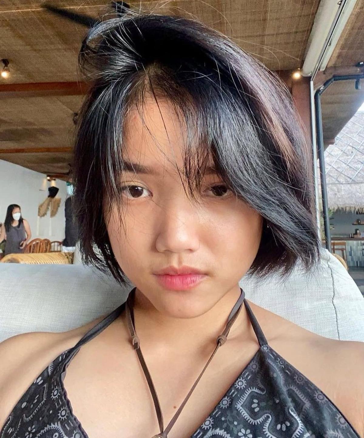 7 Potret Penampilan Lawas Fuji dengan Rambut Bondol
