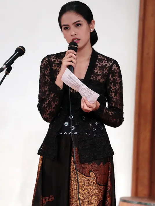 Memperingati Hari Kartini kali ini, Maudy mendapat kesempatan untuk mengisi acara Panggung Para Perempuan Kartini dan membacakan Surat Cinta Kartini. Rasa deg-degan pun dirasakannya saat berada di atas panggung. (Deki Prayoga/Bintang.com)