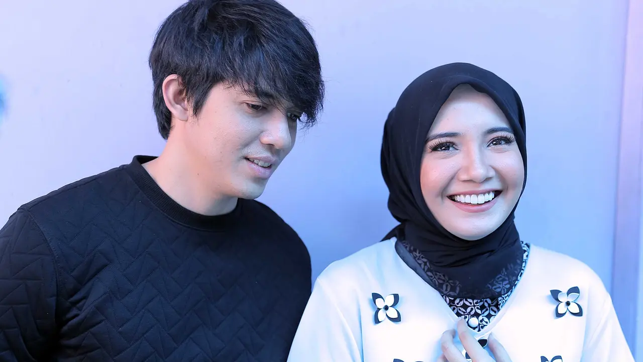 [Bintang] Zaskia Sungkar dan Irwansyah 
