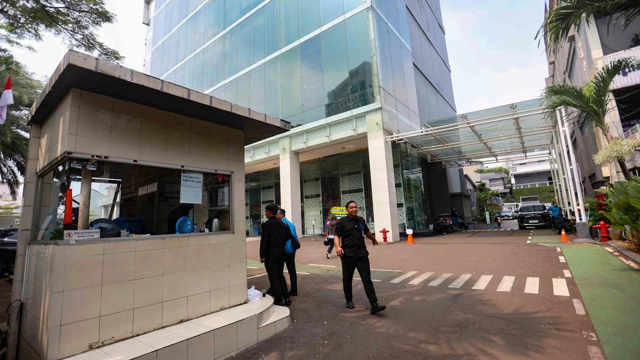 FOTO: Kejagung Geledah Kantor BGN Aktivitas Pegawai Terganggu