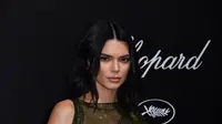 "Kapapun Kendall Jenner memulai hubungan, ia selalu mengatakan bahwa tak menginginkan hubungan yang serius," ujar sumber. (YANN COATSALIOU  AFP)