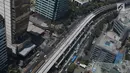 Suasana proyek Light Rail Transit (LRT) Jabodebek terlihat dari atas di Rasuna Said, Kuningan, Jakarta, Rabu (21/8/2019). Jadwal pengoperasian LRT Jabodebek molor dari target yang pada awalnya direncanakan bisa beroperasi pada 2019. (Liputan6.com/Angga Yuniar)