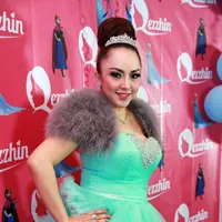 Ditemui di bilangan Mangga Besar, Jakara Barat, Minggu (1/11), Regina mengaku ingin menikah asal sang calon suaminya nanti memberinya mahar 5 M. (Deki Prayoga/Bintang.com)