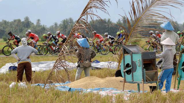 Menyusuri Jejak Tambang di Sumatera Barat pada Etape 6 Tour de Singkarak 2016