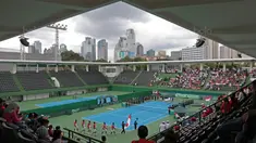 Para petenis Indonesia memasuki lapangan sebelum melawan petenis Filipina pada Piala Davis 2018 grup dua Asia/Oceania di Senayan, Jakarta, Sabtu (3/2/2018). (Bola.com/Nick Hanoatubun)