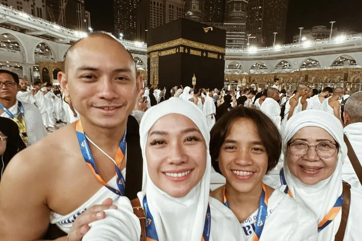 6 Potret Gaya Artis Jalani Ibadah Umroh di Momen Tahun Baru 2024, Bunga Citra Lestari hingga Febby Rastanty