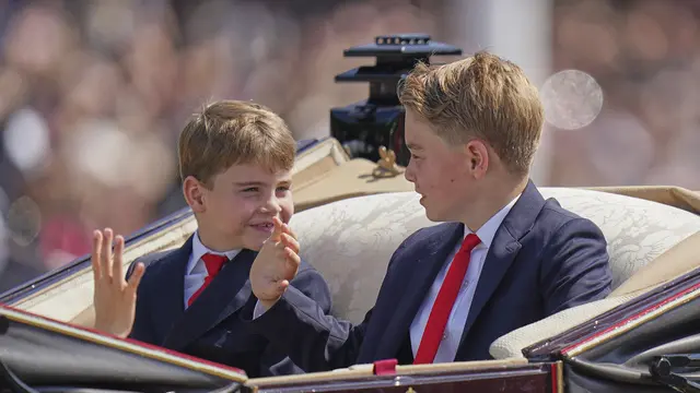 Pangeran Louis dan Pangeran George dalam Trooping The Colour 2025. (AP Photo/Alberto Pezzali)