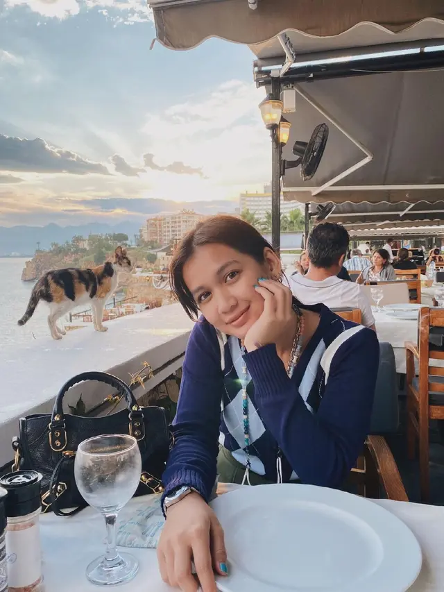 7 Momen Liburan Dea Annisa Ke Turki, Seru Bareng Sahabat