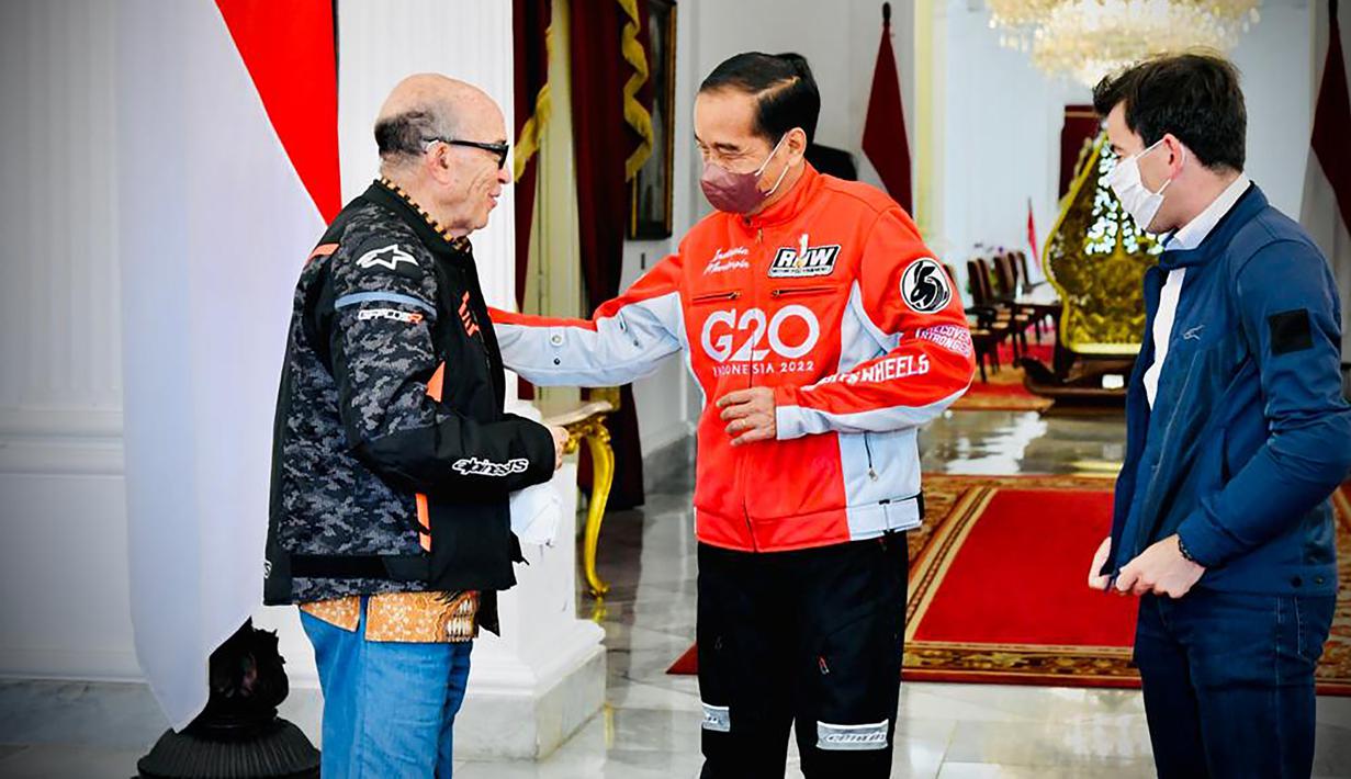 Hadir juga dalam kesempatan tatap muka tersebut CEO Dorna, Carmelo Ezpeleta (kiri). (Biro Pers Sekretariat Presiden/Laily Rachev)