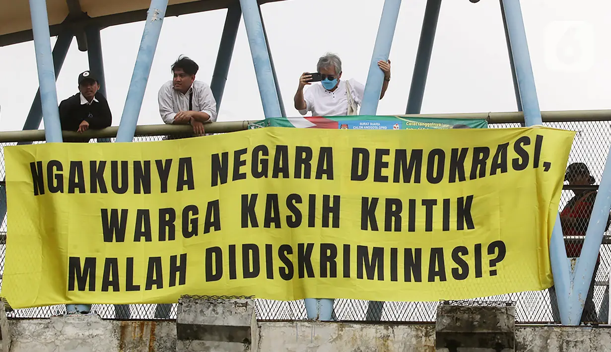 Putusan tersebut disambut teriakan dan riuh tepuk tangan para pegiat HAM. (merdeka.com/Arie Basuki)