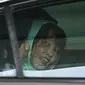 Warga negara Vietnam, Doan Thi Huong tersenyum saat berada di dalam mobil sesaat akan meninggalkan Pengadilan Tinggi di Shah Alam, Malaysia, Senin (1/4). Terduga pembunuh Kim Jong Nam, kakak tiri Pemimpin Korea Utara Kim Jong Un, tersebut dijadwalkan bakal bebas bulan depan. (Mohd RASFAN / AFP)