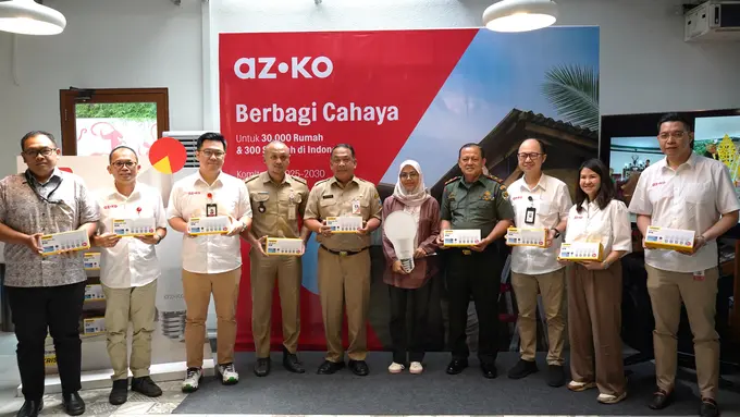 Inisiatif AZKO Berbagi Cahaya turut mendapat dukungan dari pemerintah setempat, yang dalam kesempatan ini diwakili oleh Pemerintah Kota Jakarta Barat, untuk penyerahan 2.500 lampu LED hemat energi AZKO bagi 450 rumah warga Kelurahan Kembangan Selatan.