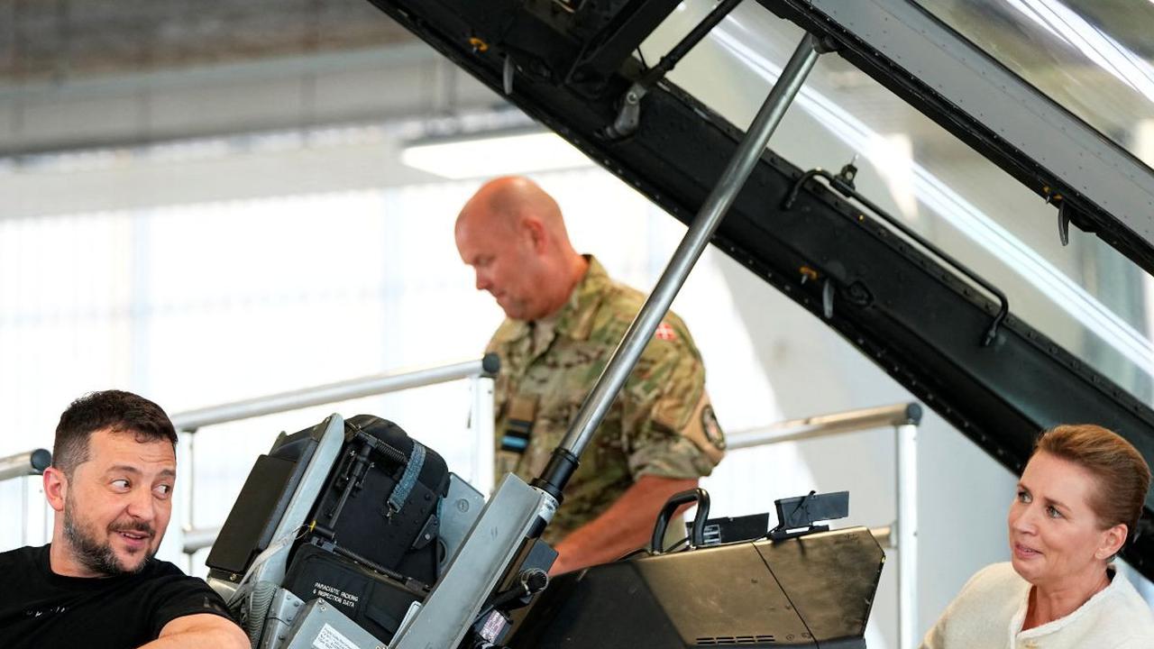 PM Denmark, Frederiksen mengatakan pemberian pesawat tempur F-16 dilakukan karena menurut dia Ukraina memerlukan banyak bantuan peralatan militer untuk melancarkan serangan balasan ke Rusia.