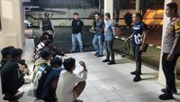 14 Remaja dan satu pemuda diamankan polisi saat kegiatan sahur on the road di Pringsewu, Lampung. (Liputan6.com/Dok. Istimewa)