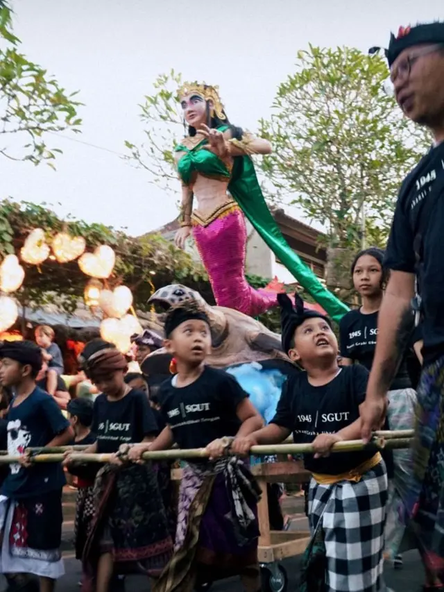 6 Potret Pesinetron Antonio Blanco Jr Rayakan Hari Raya nyepi, Ikut Pawai Ogoh-Ogoh