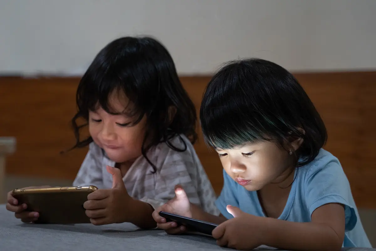 anak kecanduan ponsel