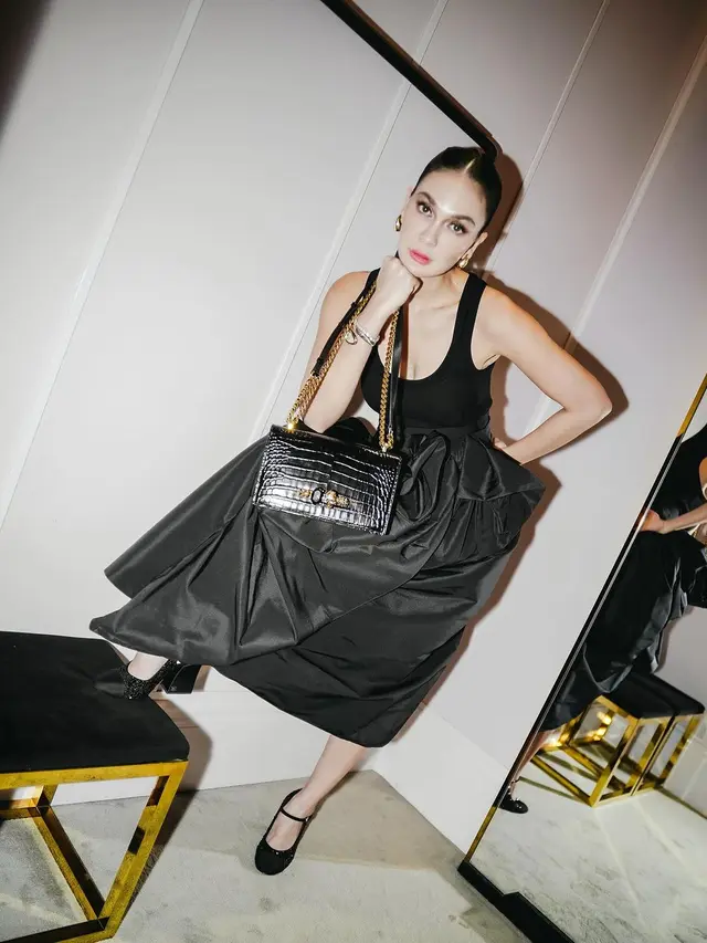 Potret Luna Maya (Sumber: Instagram/@lunamaya)