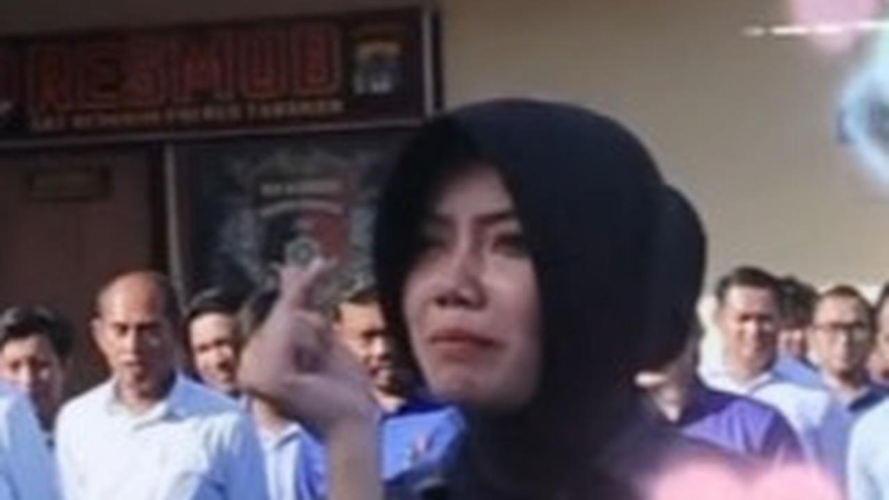 "Enggak Ndan, langsung begini (beri simbol hati menggunakan jari)," paparnya. <br>