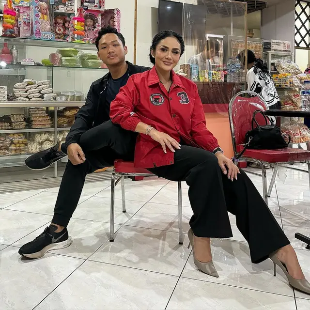 Krisdayanti dan Azriel Hermansyah. (Foto: Dok. Instagram @krisdayantilemos)