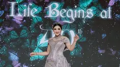 Ini dia potret menawan Ashanty di usianya yang ke-40. Menariknya, ibu Arsy Hermansyah ini tampil anggun mengenakan gaun bak pengantin. Menariknya, dekorasi mewah perayaan ulang tahun Ashanty ini bak di negeri dongeng. (Liputan6.com/IG/@ashanty_ash)