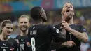 Striker Austria, Marko Arnautovic terancam hukuman dari UEFA atas insiden selebrasinya usai mencetak gol ke gawang Makedonia Utara dalam laga Grup C Euro 2020 (Euro 2021) di National Arena Bucharest, Rumania, Minggu (13/6/2021).  (Foto: AP/Pool/Robert Ghement)