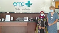 Ka-ki: Erin Lloyd selaku Technical Manager EMC Healthcare dan Siti Indriani, Pencegahan dan Pengendalian Infeksi (PPI) Corporate EMC Healthcare/Stella Maris.
