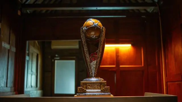 Penampakan Trofi Piala Presiden 2024: Berlapis Emas Murni 24 Karat