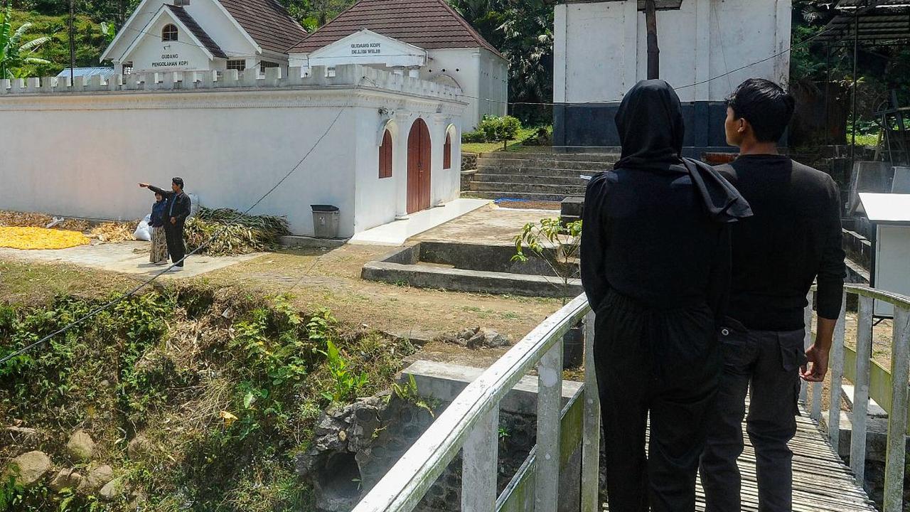 Tempat pengolahan biji kopi robusta itu berada di kawasan Agrowisata Dilem Wilis, Trenggalek, Jawa Timur.<br><br>Tempat itu telah menarik  wisatawan untuk berkunjung terutama bagi para pecinta kopi.<br>