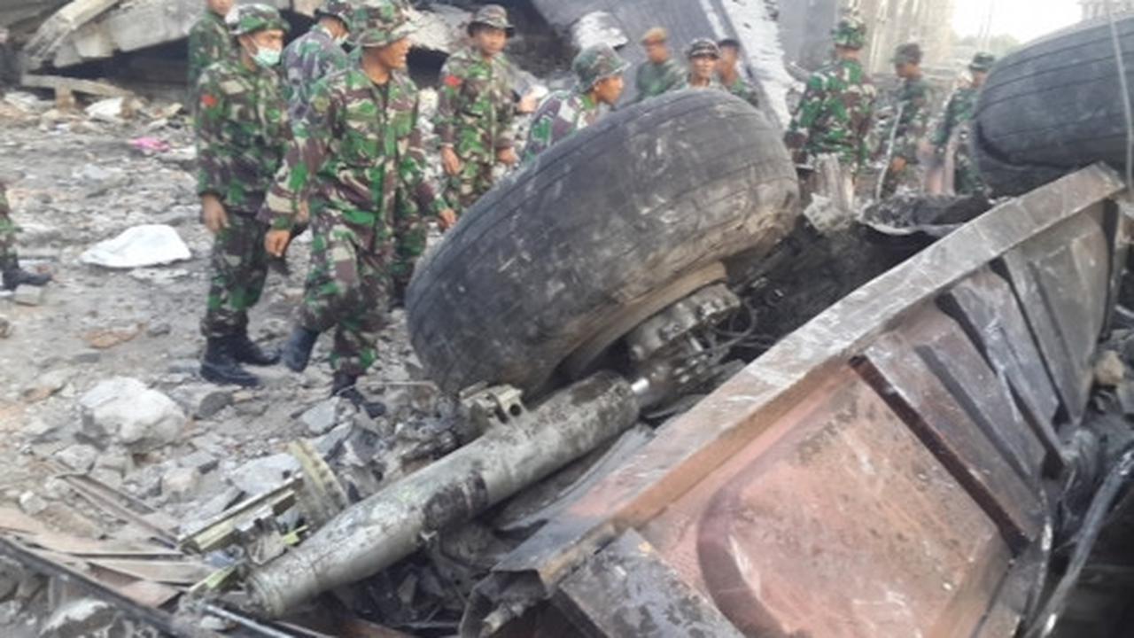 Puing Hercules mulai dibersihkan