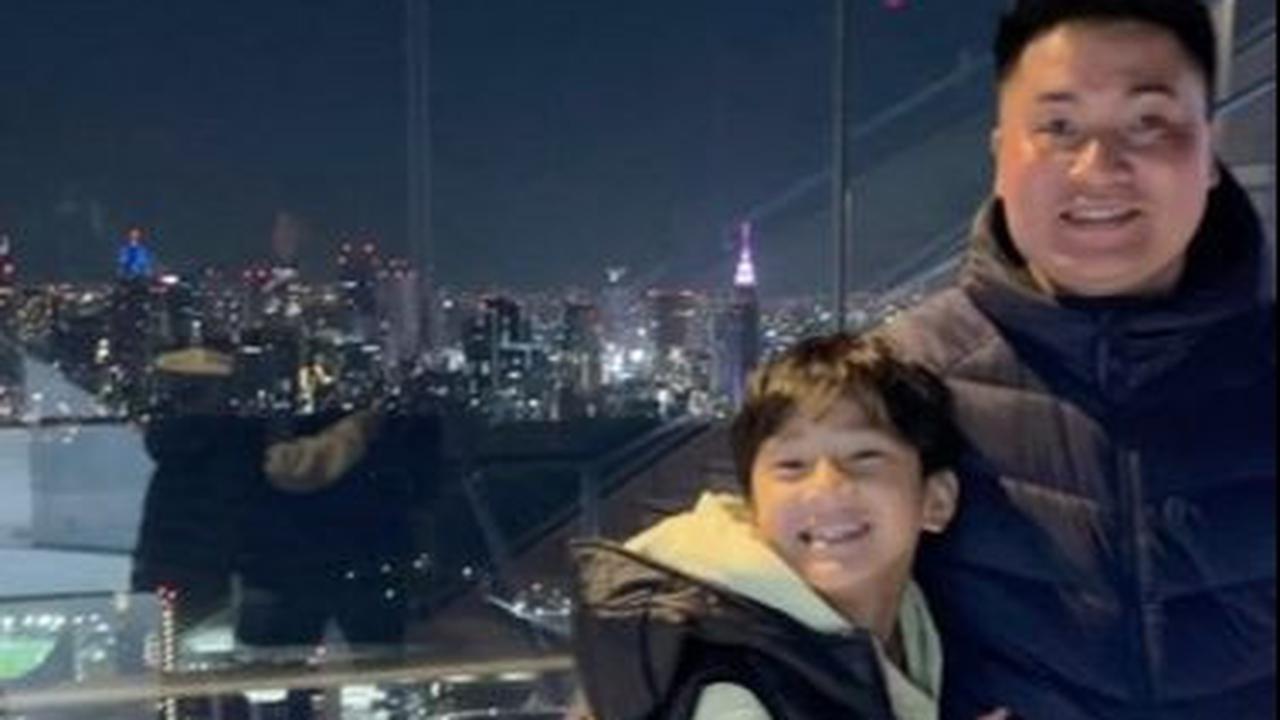 Merry, dengan segala dedikasi dan kecerdasannya, telah meraih kesuksesan yang luar biasa.