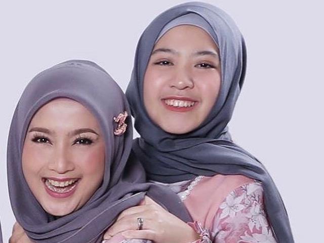 Putri Desy Ratnasari Beberkan Kedekatan Dengan Irwan Mussry Sebut Bagian Dari Silaturahmi Showbiz Liputan6 Com