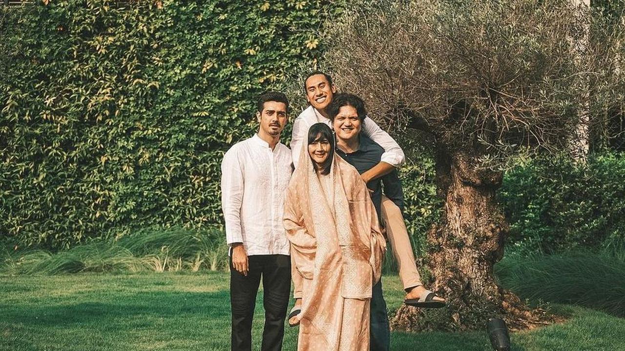 Dari pernikahannya dengan Achmad Albar, Rini dikaruniai empat anak, termasuk aktor Fachri Albar. Dengan dua pernikahan, Rini memiliki total lima anak.