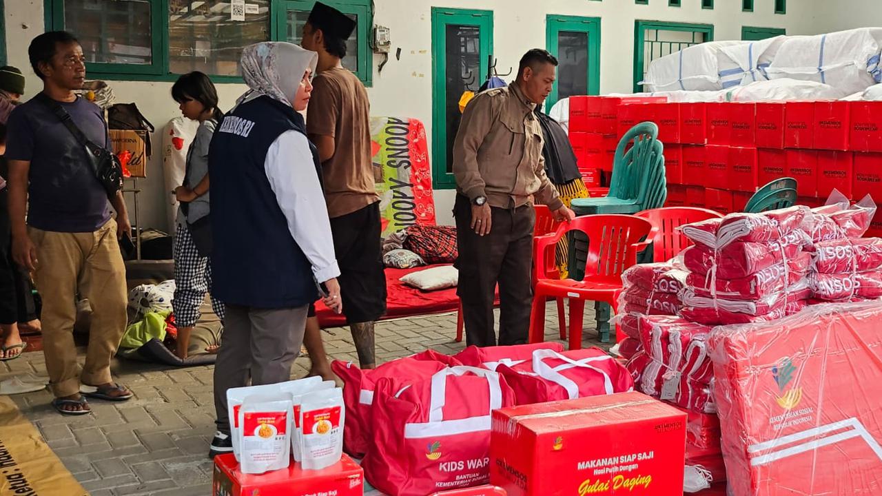 Kemensos Salurkan Bantuan untuk Korban Banjir Jakarta