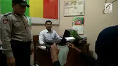 Demi memenuhi hasrat seksual yang menyimpang, Jaenal Arifin mencuri ratusan celana dalam milik wanita kos yang sedang di jemur.