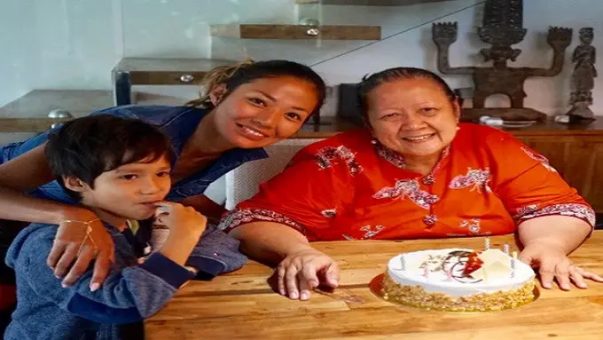 Shanty Paredes dan ibunya