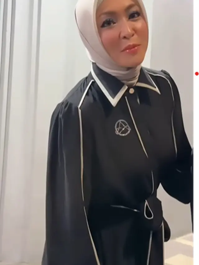 Penampilan Cantik Angelina Sondakh Pakai Gamis di Ngunduh Mantu