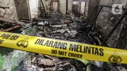 Sisa kebakaran di permukiman padat Kelurahan Bali Mester, Jatinegara, Jakarta, Selasa (8/9/2020). Kebakaran di permukiman padat itu melalap 11 rumah tinggal warga serta satu unit bengkel dan mengakibatkan 60 orang mengungsi. (Liputan6.com/Johan Tallo)