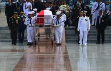 Prosesi pemakaman Laksamana (Purn) Sudomo