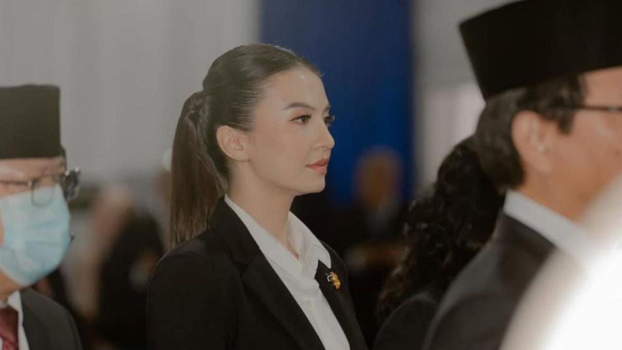 VIDEO: Momen Raline Shah Cantik Bikin Gagal Fokus Dilantik Jadi Staf Khusus Menteri Meutya