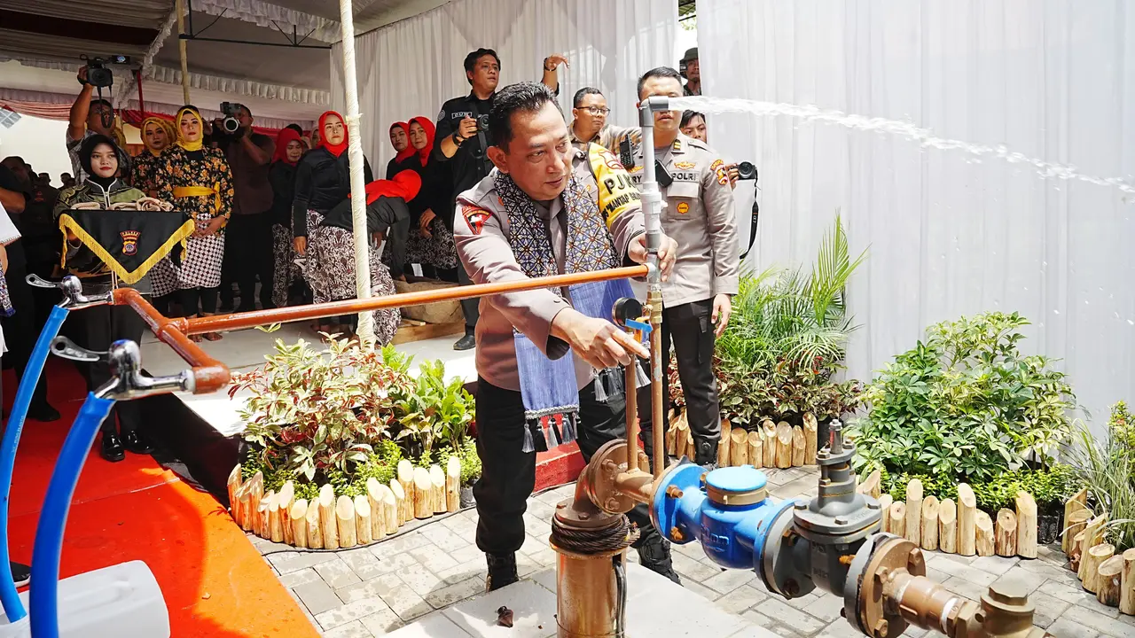 Kapolri Jenderal Listyo Sigit Prabowo meresmikan pembangunan sumur bor Polri Presisi di wilayah Gunungkidul, Daerah Istimewa Yogyakarta (DIY).